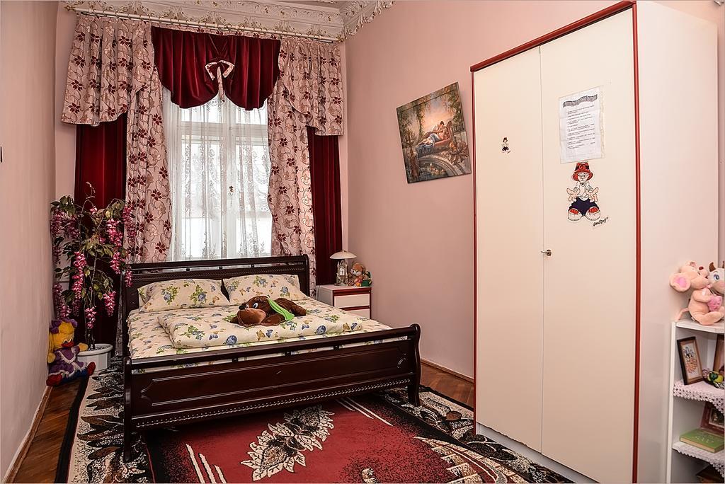 Vip-Apartments Angel Palas 체르니우치 외부 사진